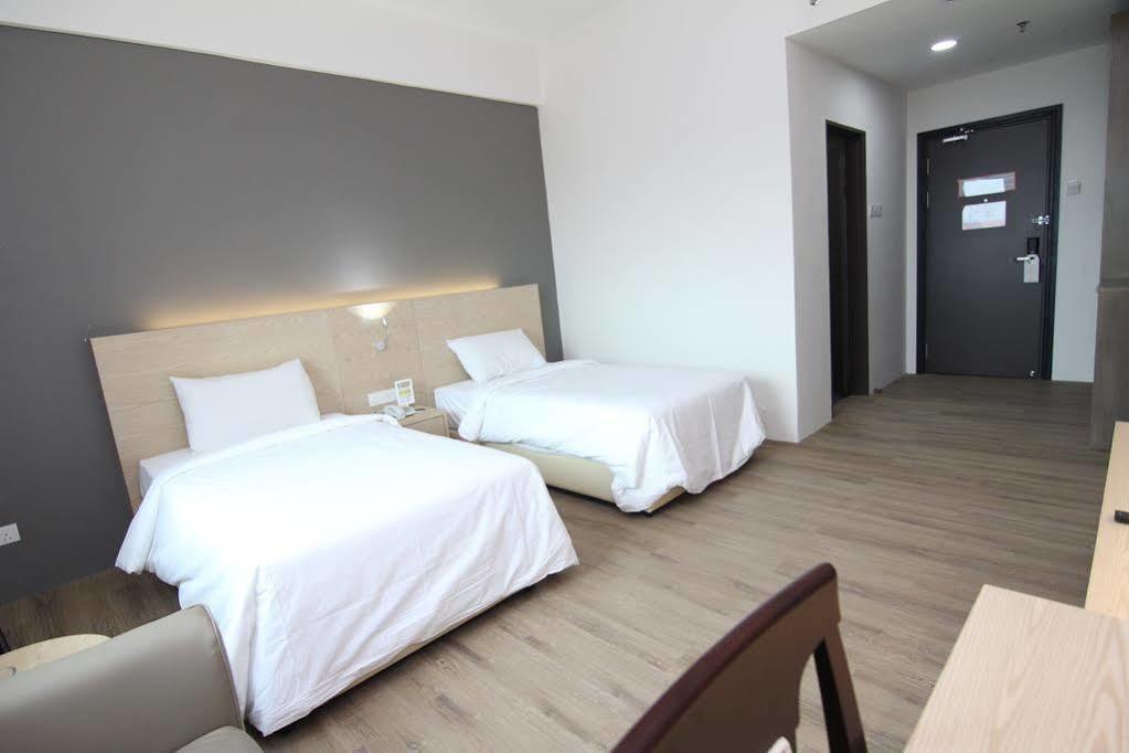Summit Signature Hotel Batu Pahat Exterior photo